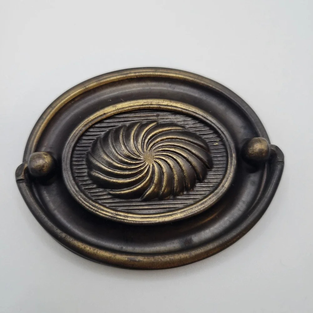 Set of 6 Vintage Hepplewhite Style Oval Brass Drawer Pulls w/ Sunburst Backplate